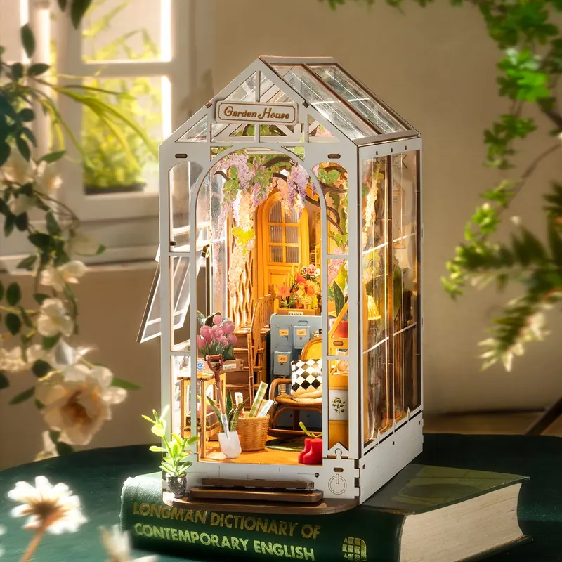 Dom Ogrodowy - Book Nook DIY