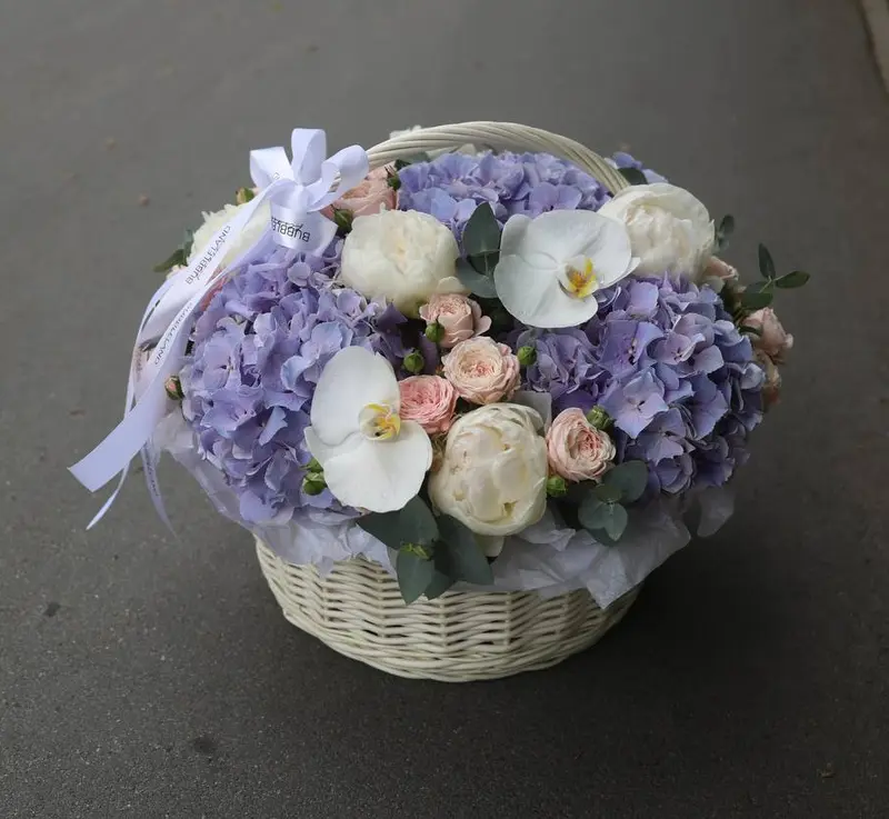 Kosz kwiatów "Floral Elegance"