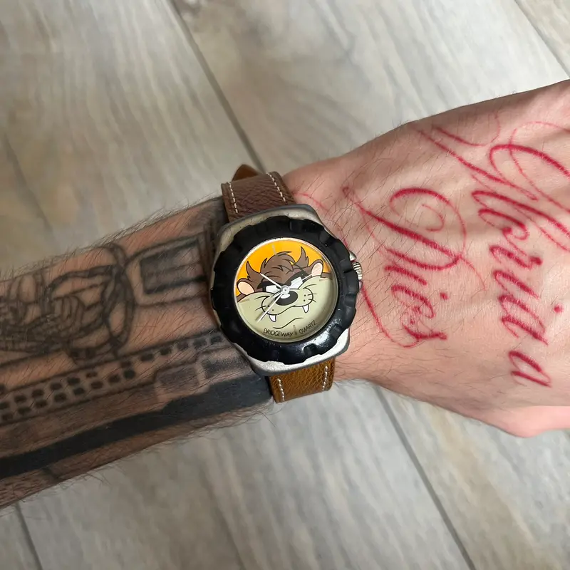 Warner Bros Tasmanian Devil 1997 Analog Watch